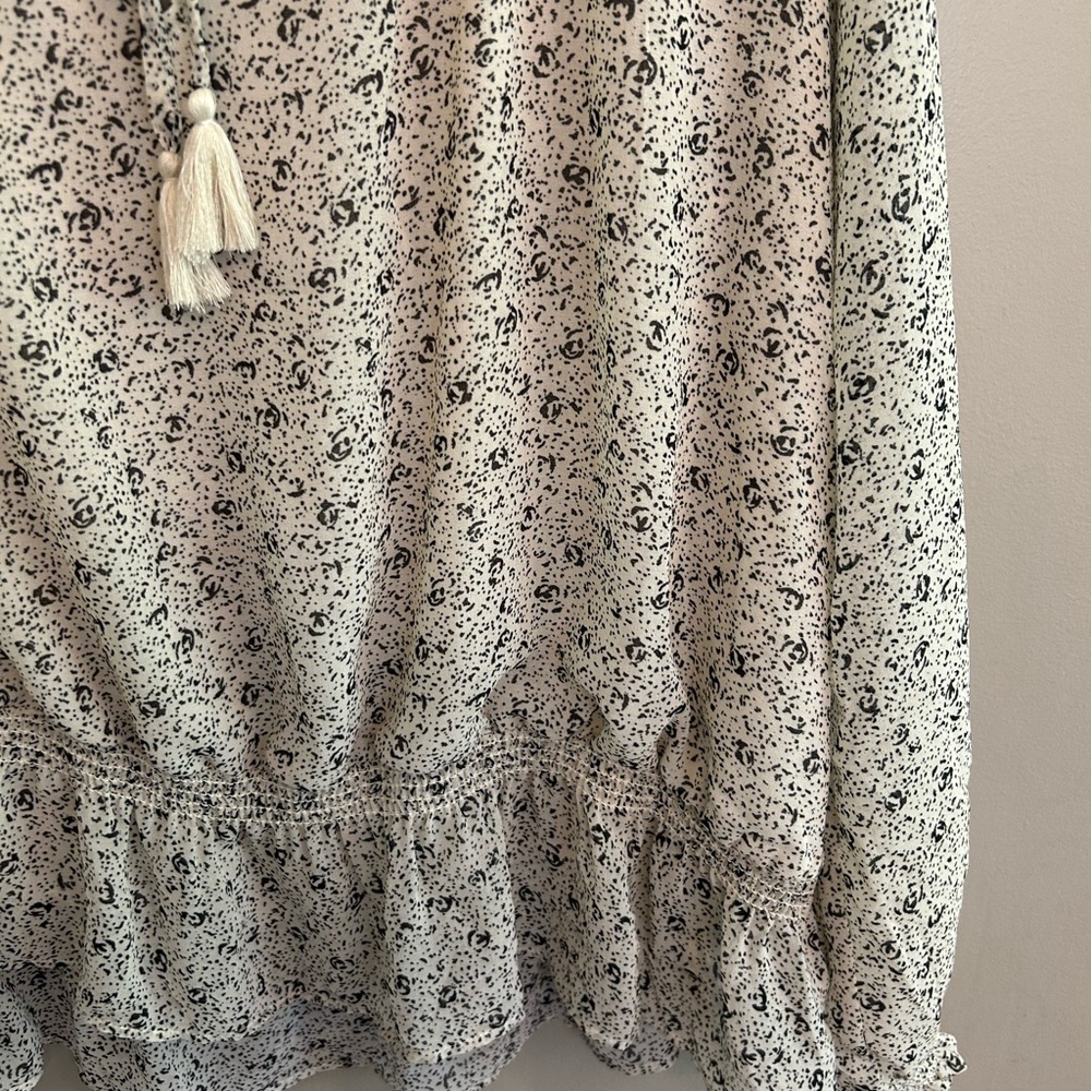 NWT Universal Thread long sleeved blouse with black design size L - Picture 7 of 16
